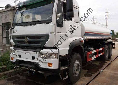 SINOTRUK Golden Prince 6X4 Water Truck